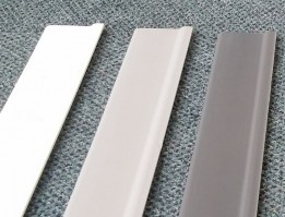 BATTISCOPA IN PVC | Vari colori in h. 7 cm.